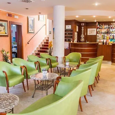 מלון Milano Simple 3*