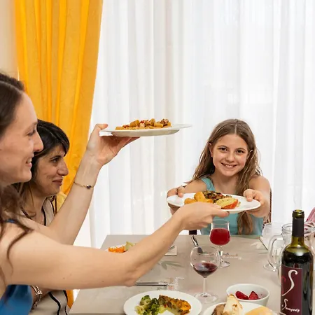 מלון Milano Simple 3*