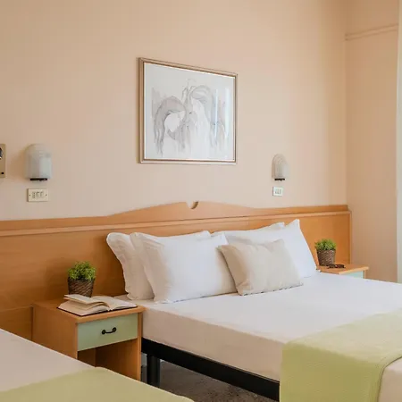 Milano Simple מלון בלריה-איגאה מרינה