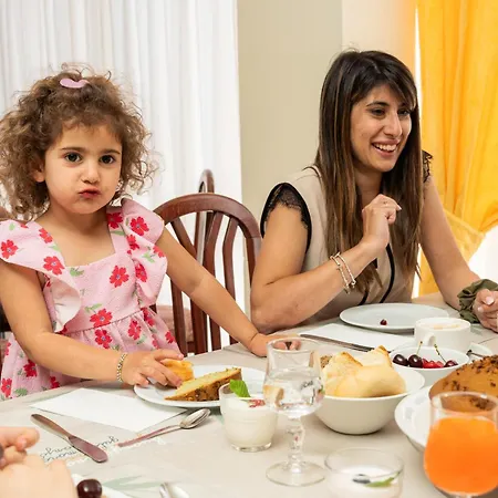 فندق Milano Simple 3*